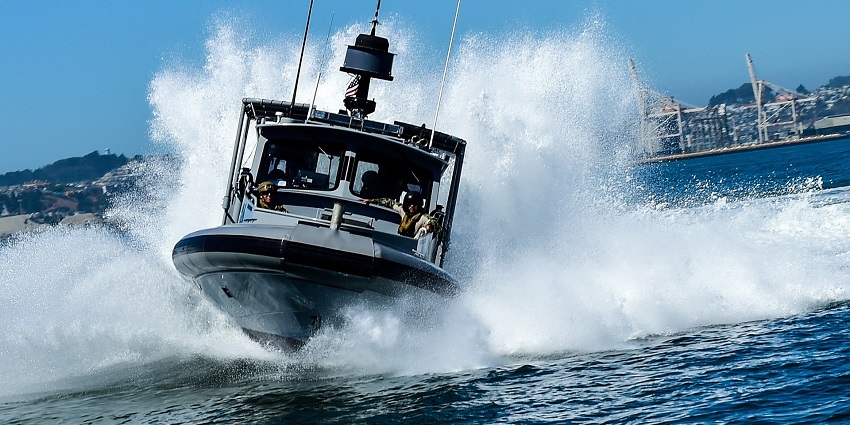 A picture of speed boating at Dandi Beach, that qualifies as a top Dandi Beach water sports.