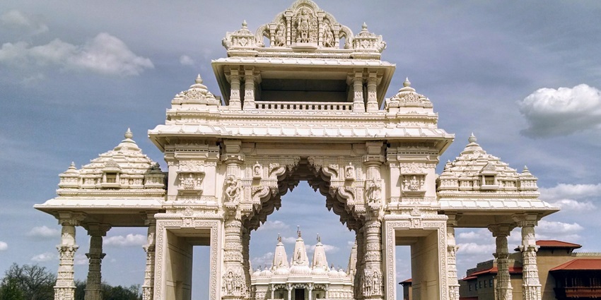 Sri Chaitanya Janmasthan Mandir is a revered spot in Nabadwip for pilgrimage.