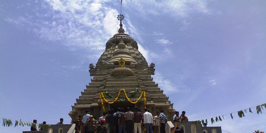 Sri Kalikambal Kamateswarar temple is dedicated to Lord Shiva