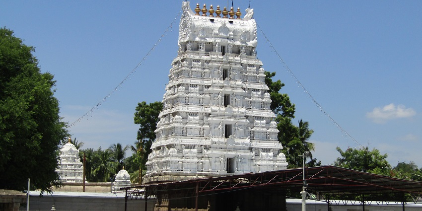 The front view of Kalyana Venkateswara Swamy Temple - one of the best Krishna temples in Tamil Nadu