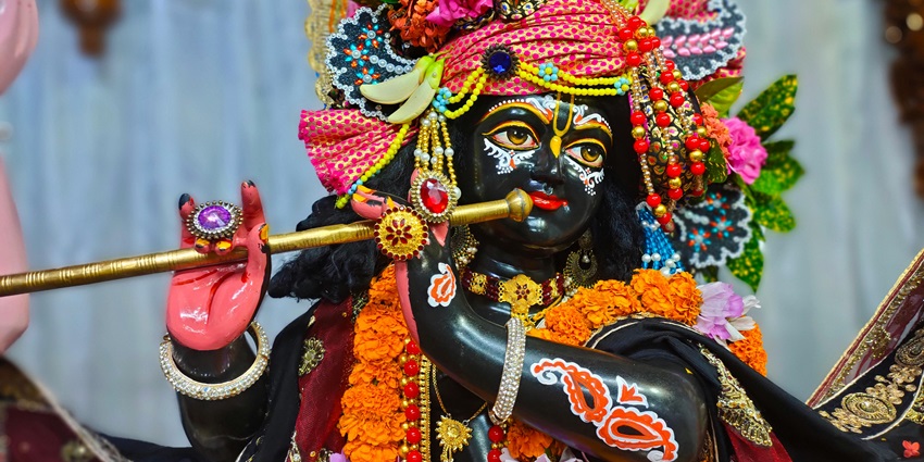 Sri Krishna Temple is in Sugunapuram, one of the most famous temples in Coimbatore