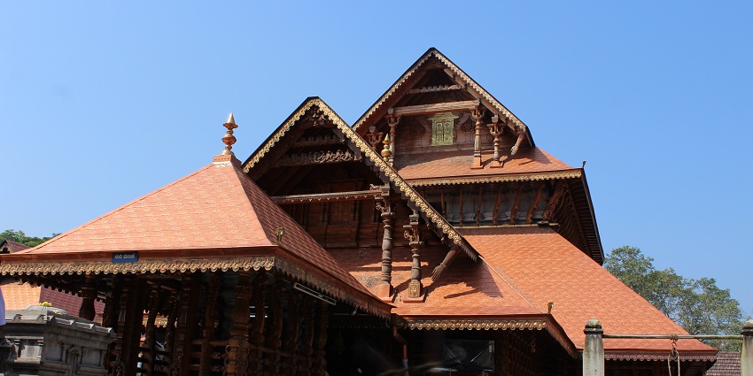 Sri Mahalingeshwara Templ, the revered site with intricate carvings and peaceful worship