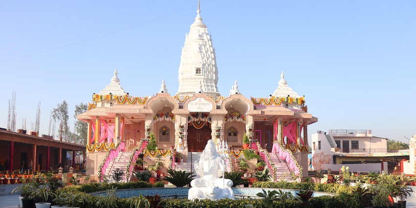 An image of Sri Naga Bhushanam Temple in Vellore, a spiritual site dedicated to the serpent deity.