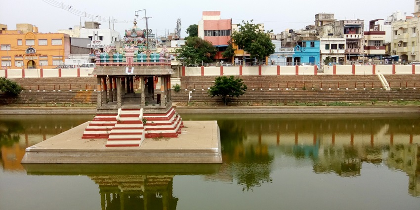 Scenic image of the beautiful temple and its pond—Thinsg To Do in Chennai in One day