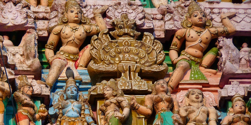 An image of detailed carvings at Sri Ramanuja Perumal Temple, a holy temple in Vellore.