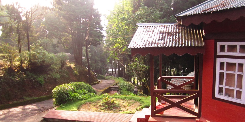 Sri Sri Bamdev Smriti, a place to visit in Tarapith, offers peaceful vibes.