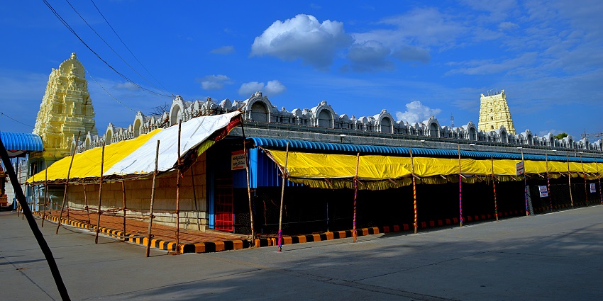 Vara Siddhi Vinayaka Temple is one of the famous temples in Porur Chennai.