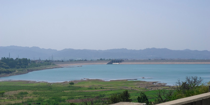 Places to visit in Srinagar Uttarakhand trip feature tranquil water offering picturesque views.