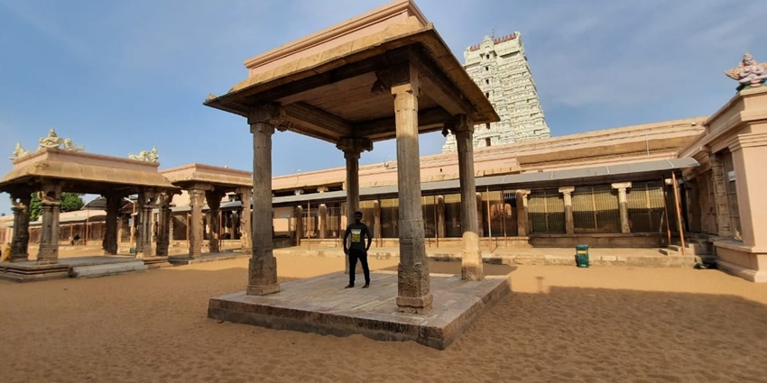 A scenic picture of the Srirangam Temple complex with intricate architecture.