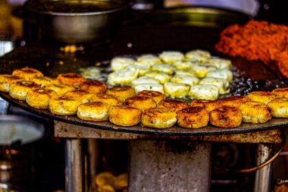 Street food in Rishikesh showcases vibrant flavours and cultural heritage.