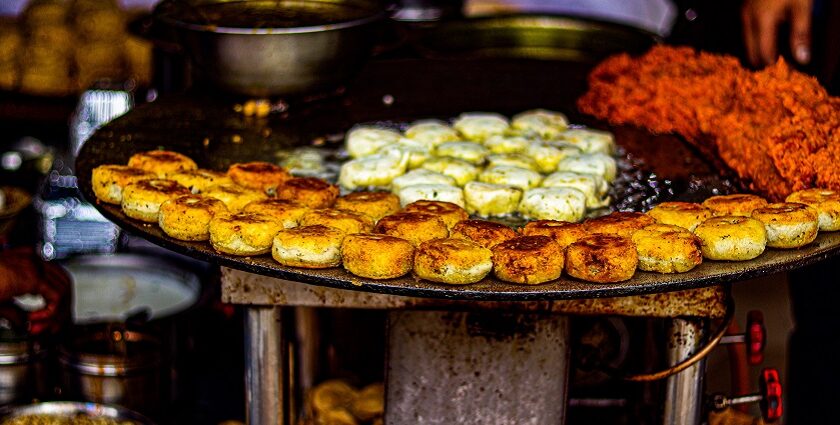 Street food in Rishikesh showcases vibrant flavours and cultural heritage.