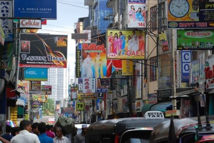 Street shopping in Coimbatore for textiles, accessories, and bargains.