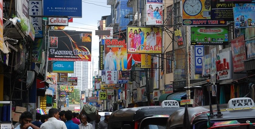 Street shopping in Coimbatore for textiles, accessories, and bargains.