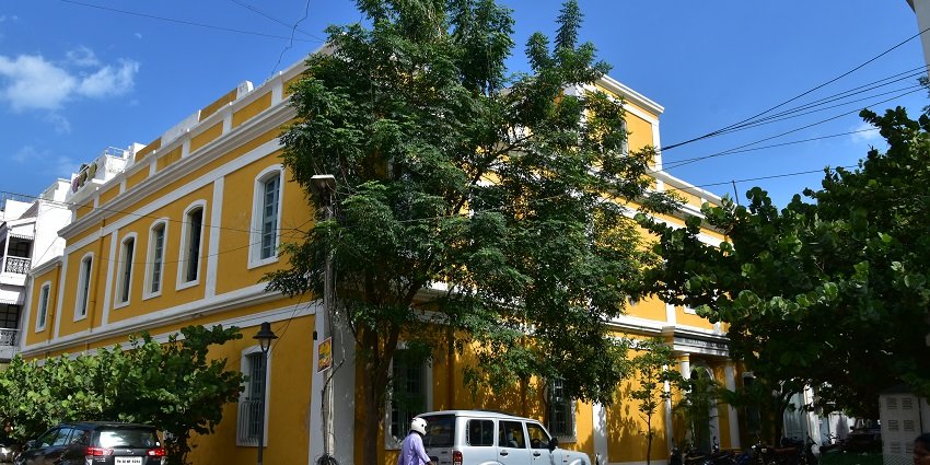 Evening stroll in the French Quarter of Pondicherry, showcasing vibrant colonial architecture and charm.