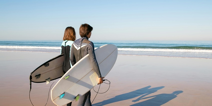 A dynamic picture showing surfers riding waves at Kihim, highlighting its surfing potential.