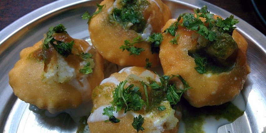 Dahi batata puri, an snack with crispy puri stuffed with potatoes, yoghourt and chutneys