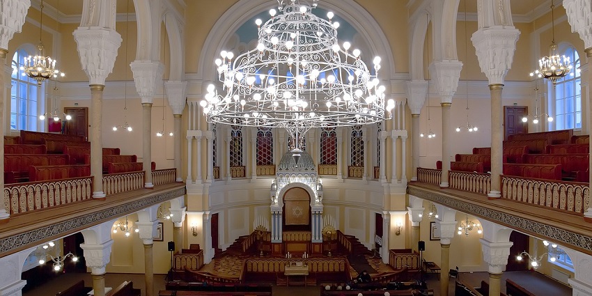 Explore the unique Indo-European architecture inside the Chandannagar Synagogue.