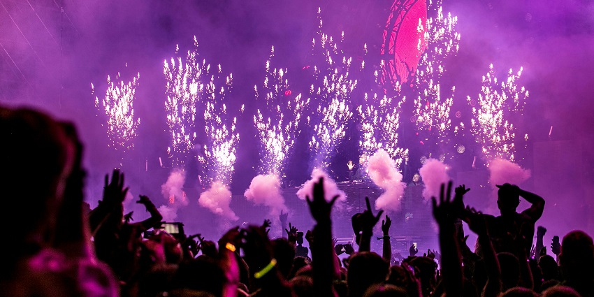 The rave party in Chandigarh rooftop venue offering dining and entertainment with views.