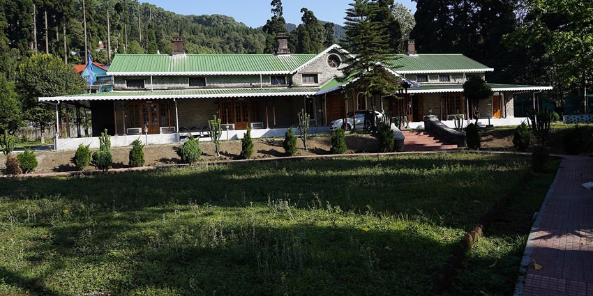Explore Takdah, known for its tea gardens among the best places to visit in Lava.