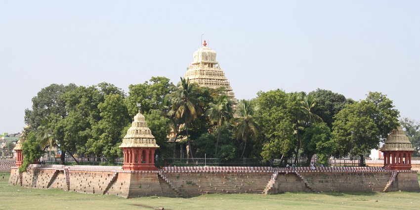The Vandiyur Mariamman Temple in Madurai showcases its vibrant architecture and decorative sculptures.