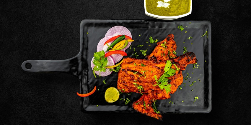 Tandoori chicken with green chutney, one of the top street food in Agra in Uttar Pradesh.