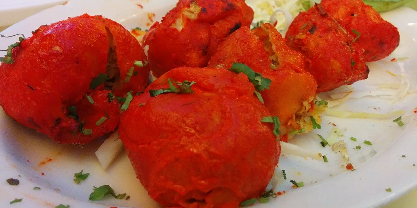 Grilled dumplings marinated in spices, served with chutney.