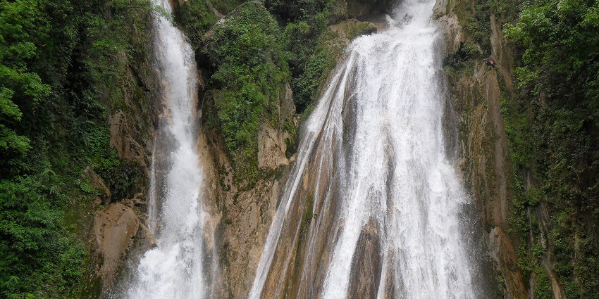 Beautiful waterfalls ideal for swimming and picnicking.