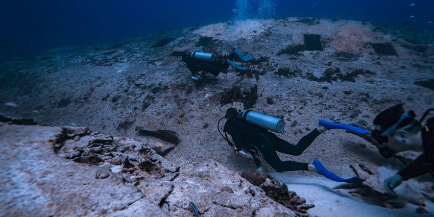 A picture of Scuba diving in Mumbai at Tarapur- a fun activity close to the town centre.