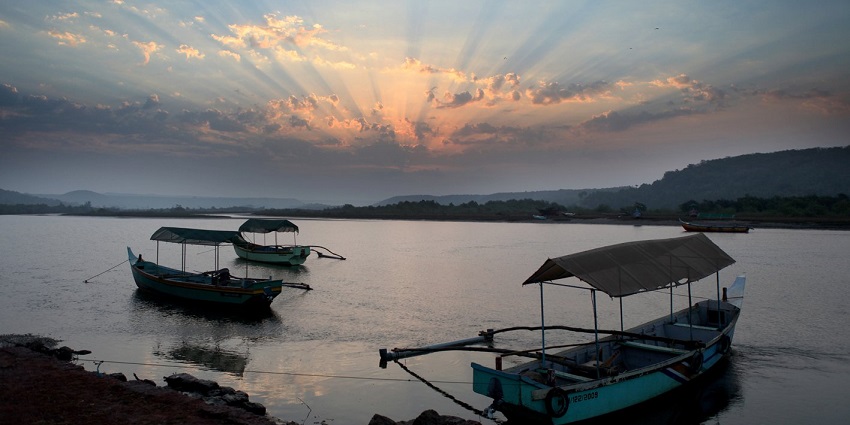 An image of a Tarkarli Beach, with the picturesque sunset hues