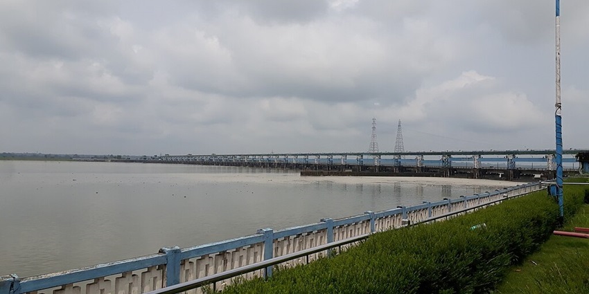Gajoldoba Barrage on Teesta, one of the famous places to visit in West Bengal, India.