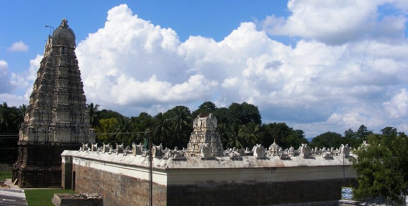 An image of Jalakandeswarar Temple, one of the popular temples located in Vellore in Tamil Nadu.