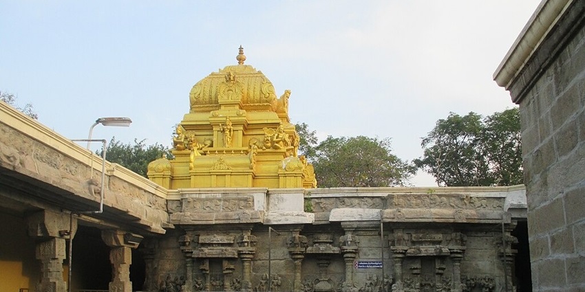 Inside view of the wonderful Thadikombu Perumal Temple, dedicated to Lord Vishnu.