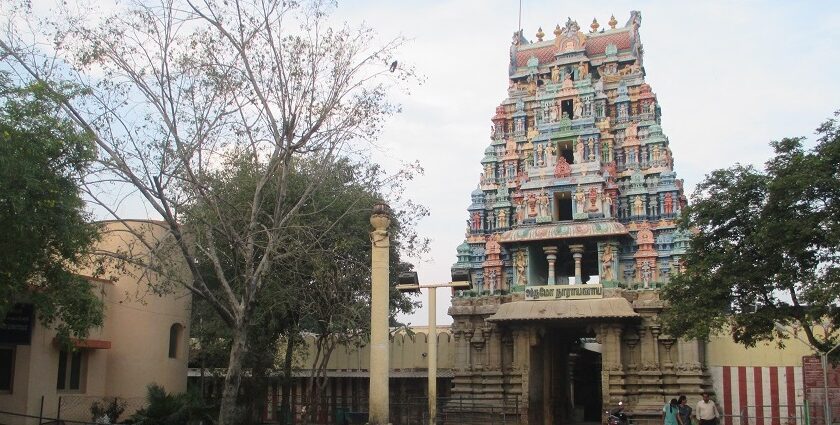 Thadikombu Temple complex with its gopuram in traditional architecture and people