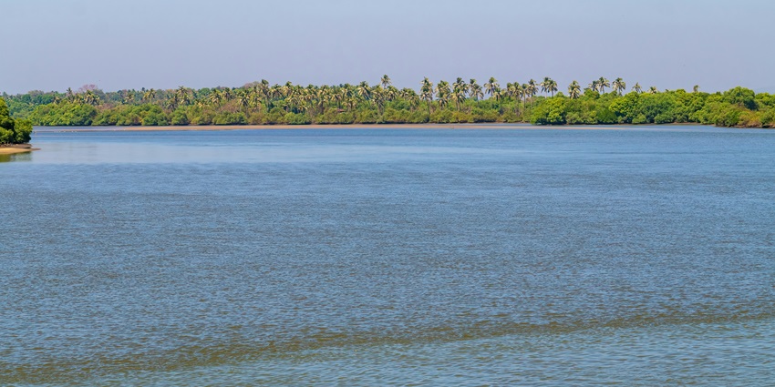 An image of Thalikulam Beach, a serene coastal escape near Thrissur known for its calm waters and beauty.