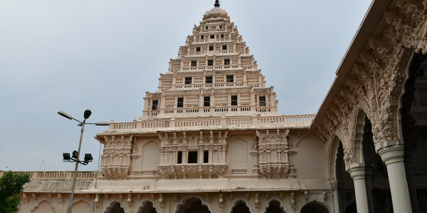 Exterior view of Thanjavur Royal Palace, one of the best places to visit in Thanjavur