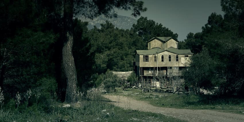 The haunted places in Uttarakhand include the colonial-era bungalow.
