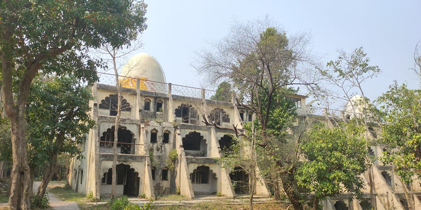 The Beatles Ashram is one of the must-visit tourist attractions in Rishikesh with friends.