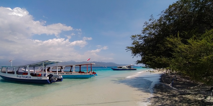 The Famous Gili Islands Party Boat in the exquisite Gili Islands.