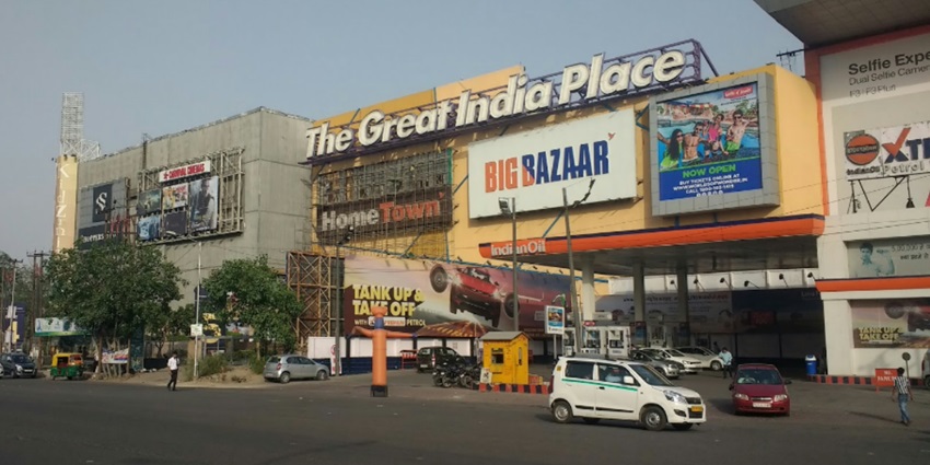 An image of a vibrant shopping market filled with malls where people can see seen shopping.