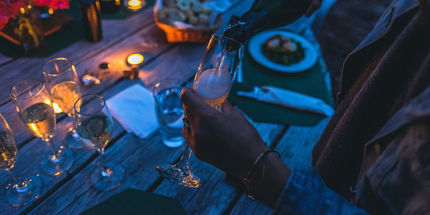 Fun parties in Manali with your group at The Lazy Dog.