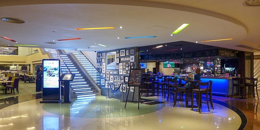 Stylish bar known for its sophisticated vibe and drinks.