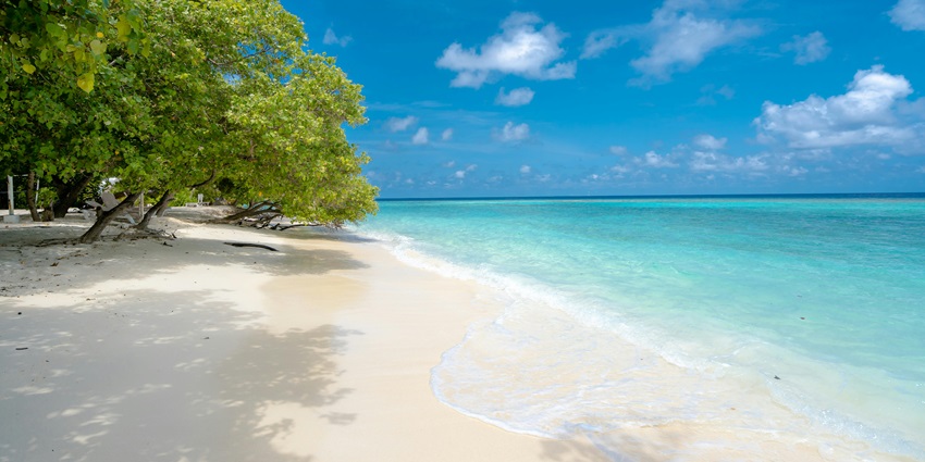 An image of a peaceful beach similar to the famous Thengapattinam Beach in Nagercoil.