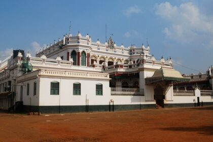 A picture of a palace in Karaikudi, showcasing some of the best things to do in Karaikudi.