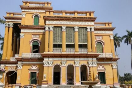 An image of Kathgola Palace in Murshidabad, near the banks of the Bhagirathi River.