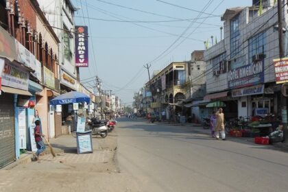 Go on a scenic walk at the Gurudwara Road, which is one of the best things to do in Saharanpur.