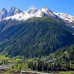 Exploring the high peaks amidst lush alpines is one of the best things to do in Sonmarg.