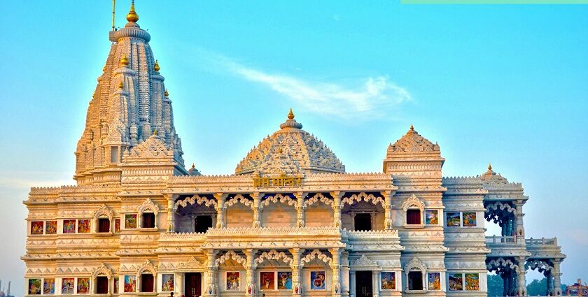 An image showing devotees visiting Prem Mandir, makes visiting this temple one of the things to do in Vrindavan.