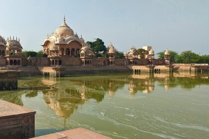 A picture of Mathura with temples and ghats showcasing the top things to do in Mathura