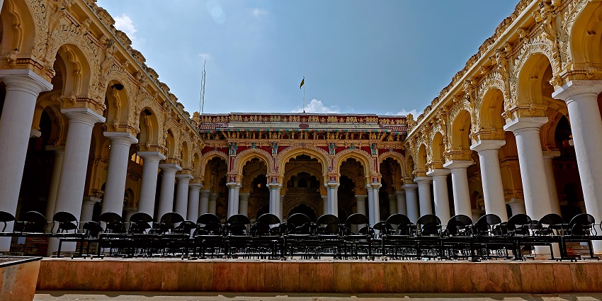 Majestic view of Thirumalai Nayakkar Palace in Madurai, showcasing its grand arches.