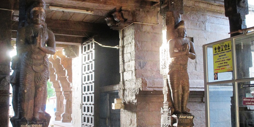 An image showing the grand entrance of the Thirumohoor Kalamegaperumal Temple